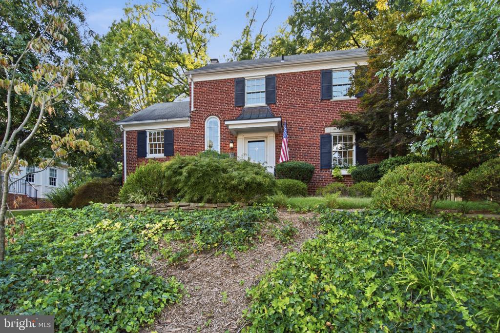 2312 VALLEY DRIVE