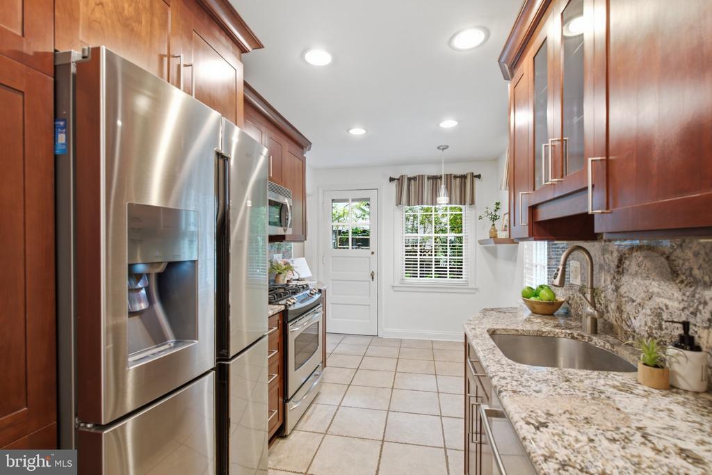 2312 VALLEY DRIVE