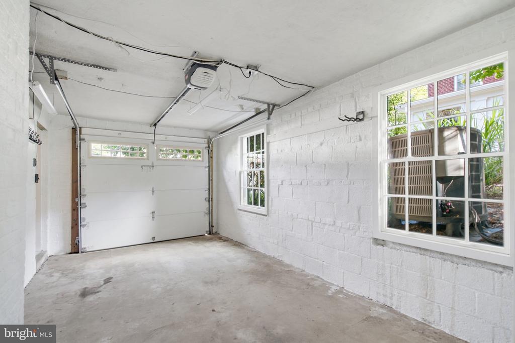 2312 VALLEY DRIVE