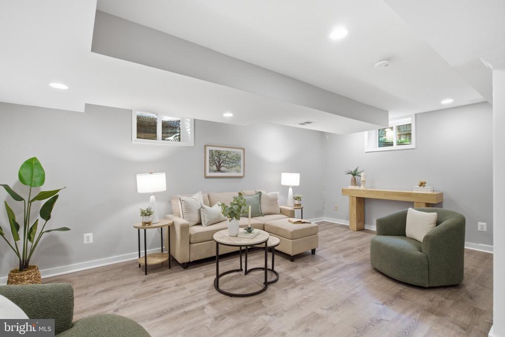 2312 VALLEY DRIVE