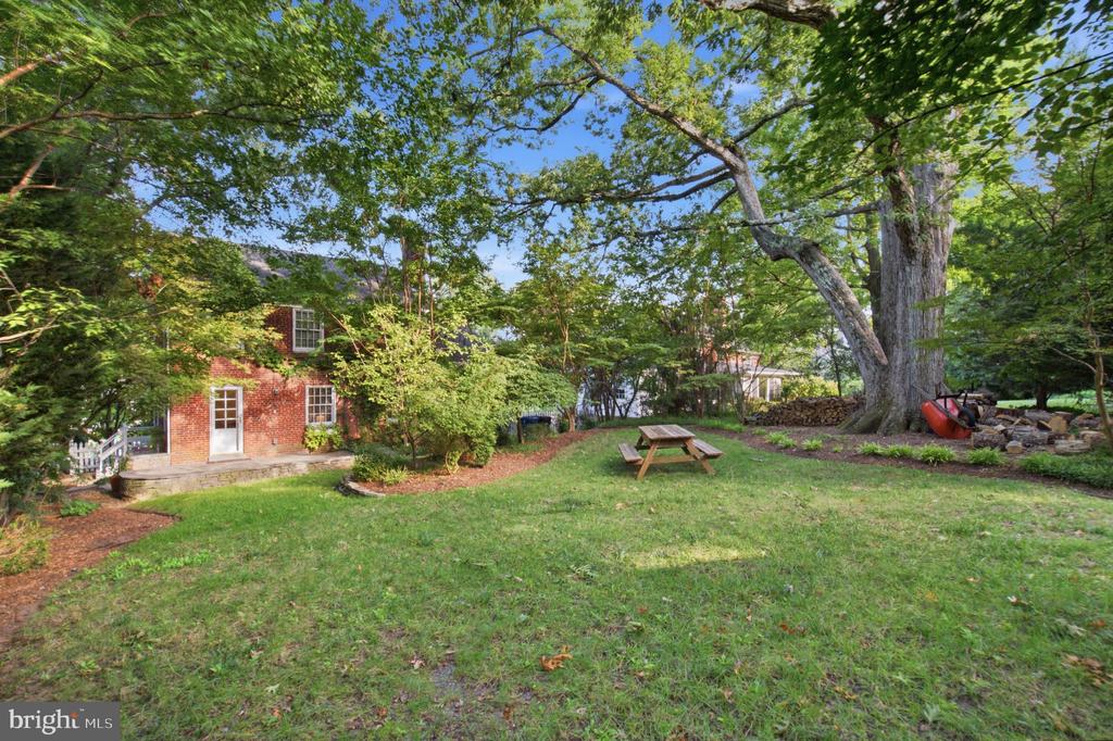 2312 VALLEY DRIVE