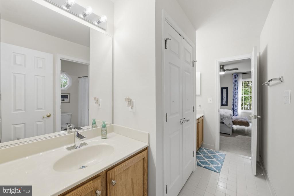 4720 FERRY LANDING ROAD