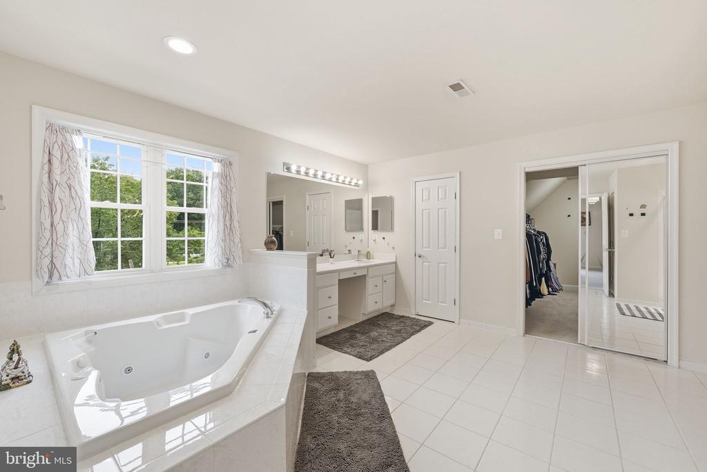 4720 FERRY LANDING ROAD
