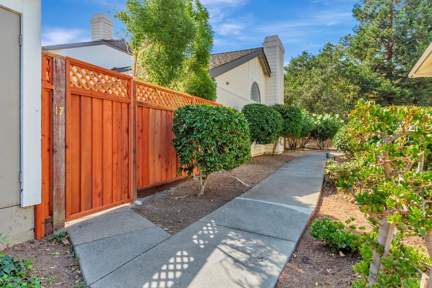 17 Woodstock Ct