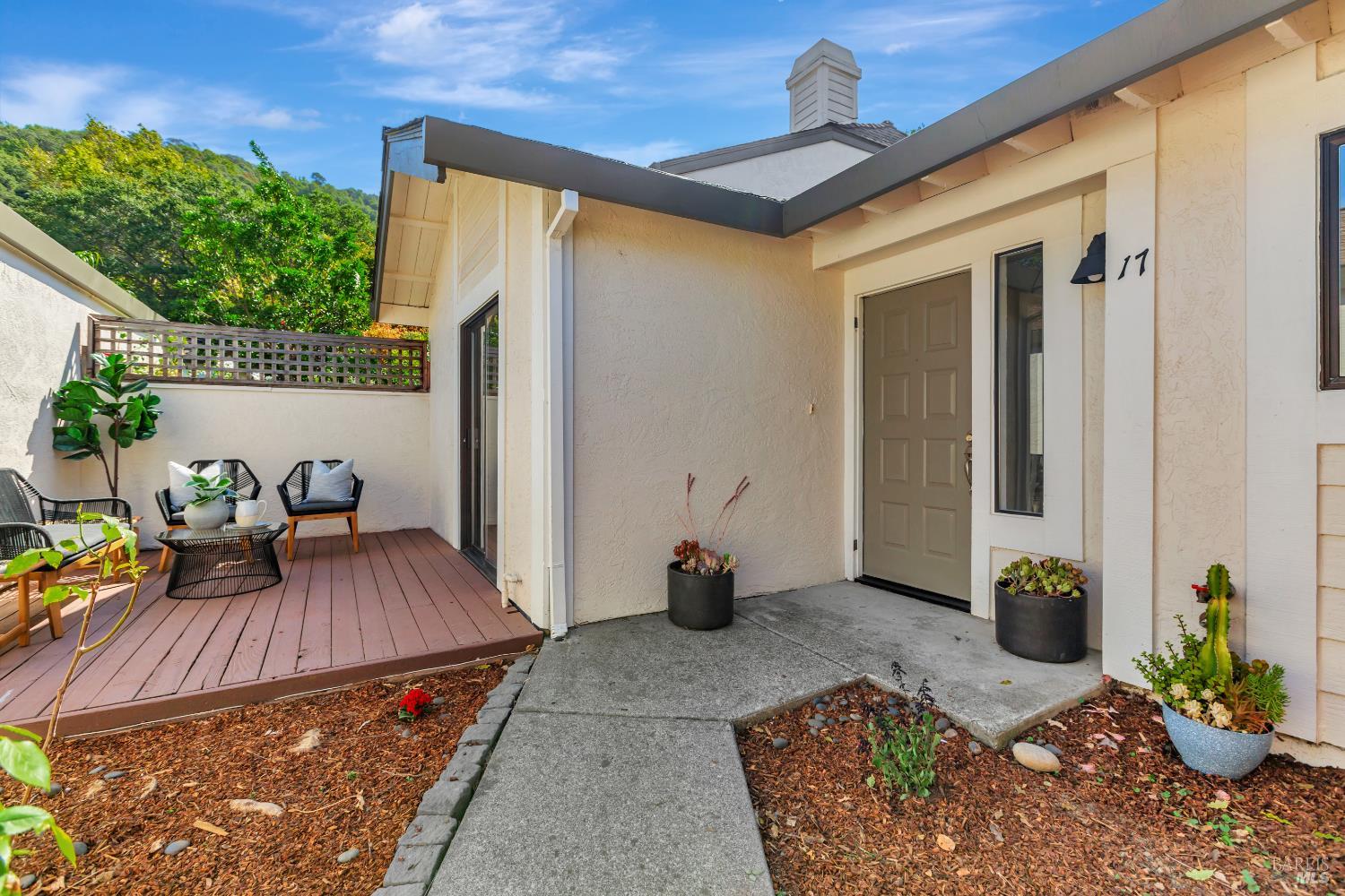 17 Woodstock Ct