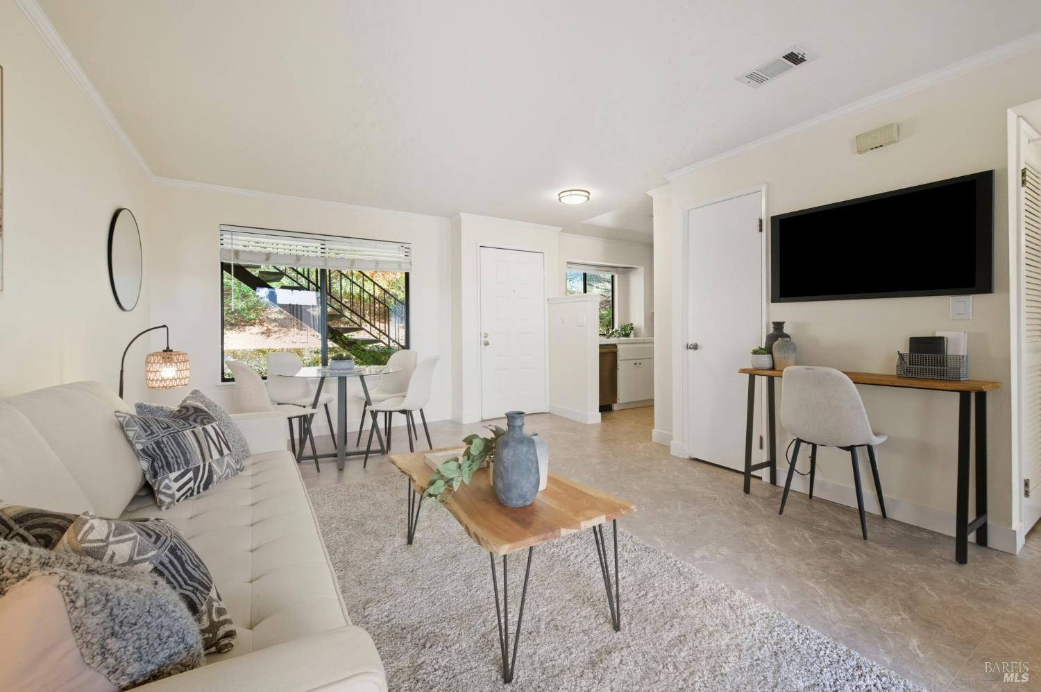 35 Village Cir