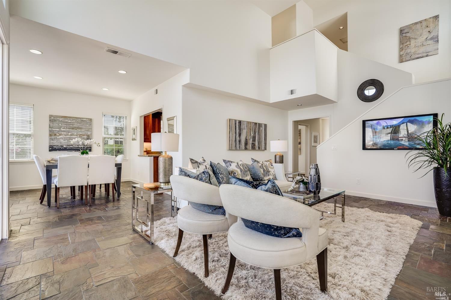 13 Waterside Cir