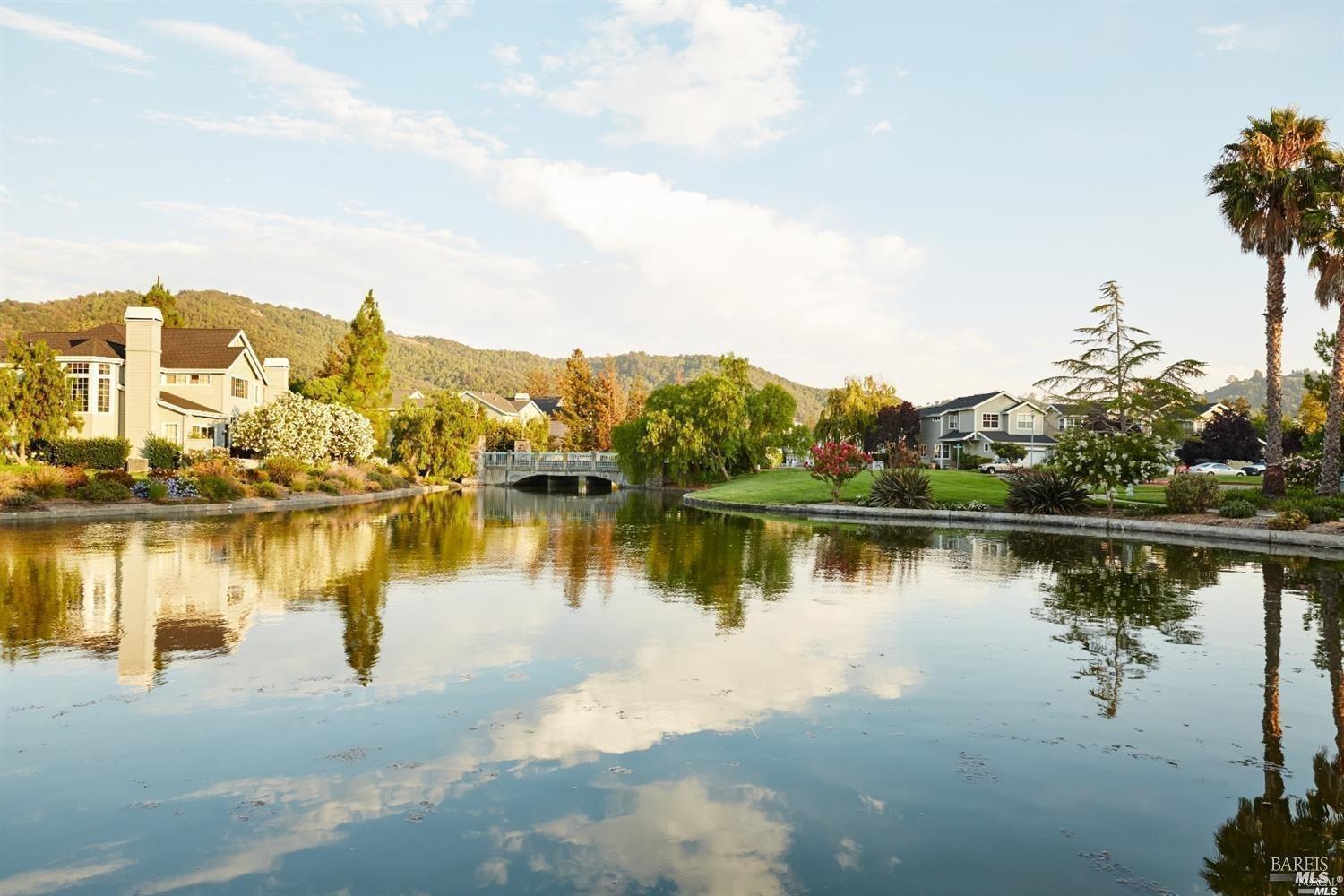 13 Waterside Cir