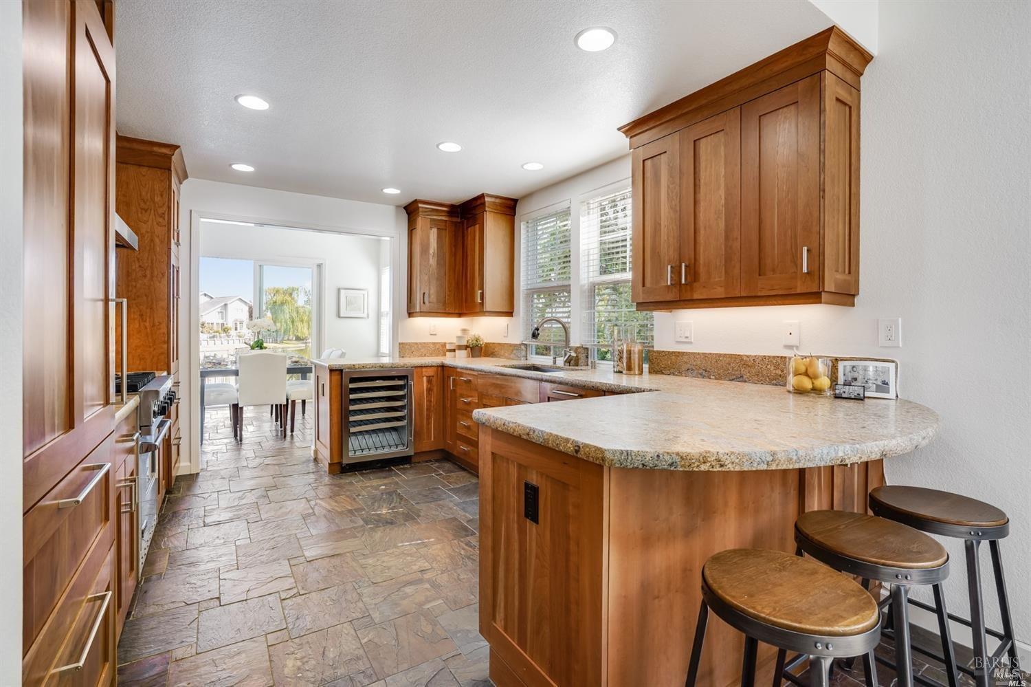 13 Waterside Cir