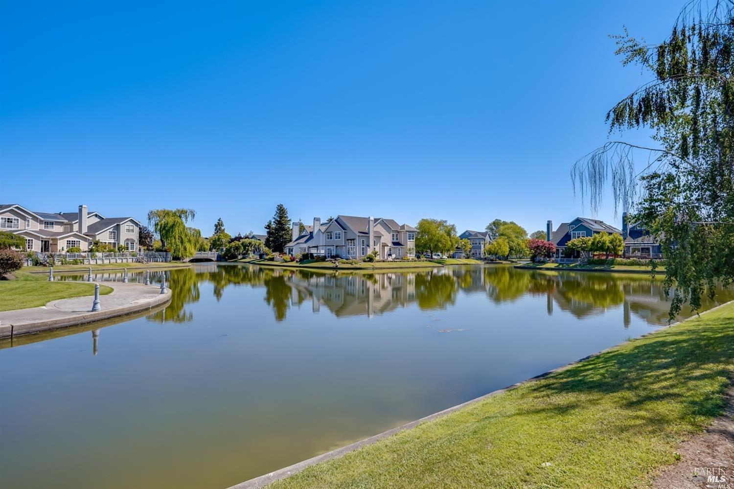 13 Waterside Cir