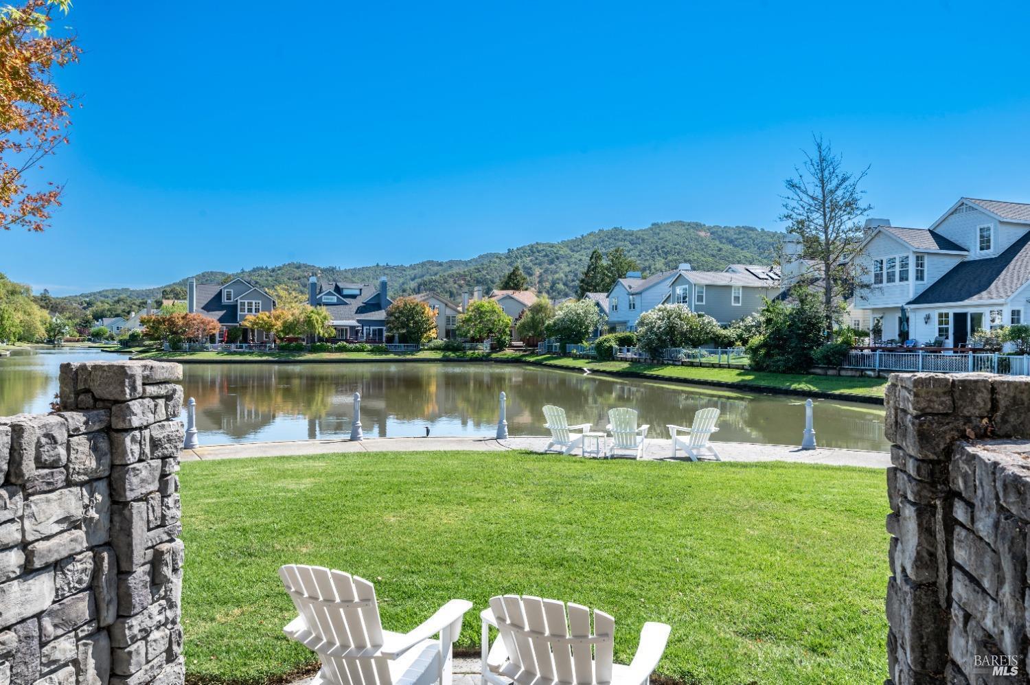 13 Waterside Cir