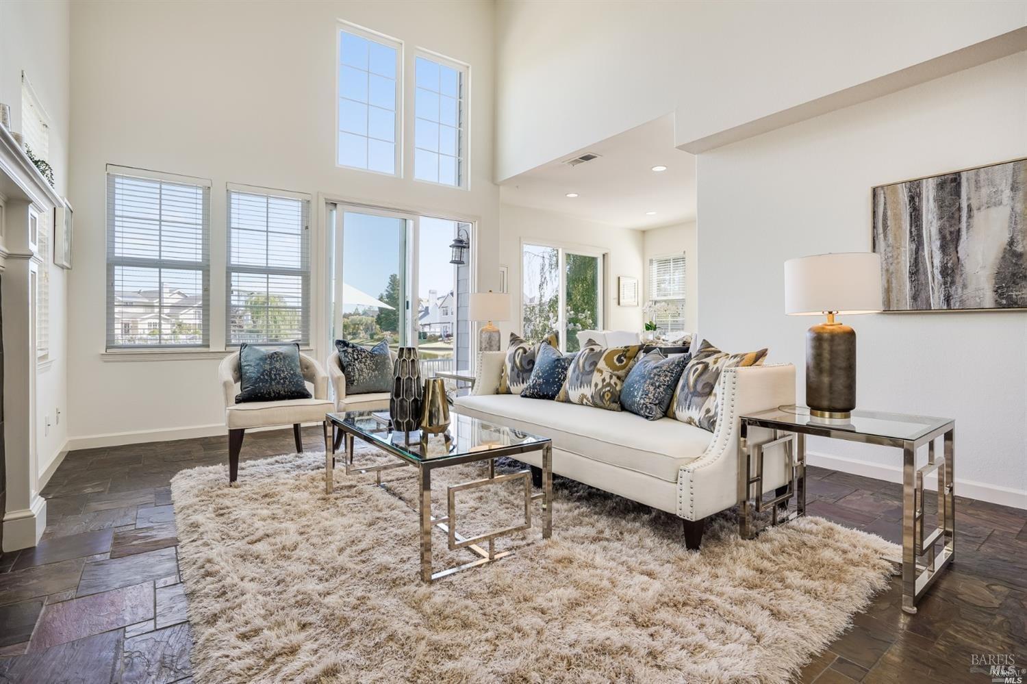 13 Waterside Cir