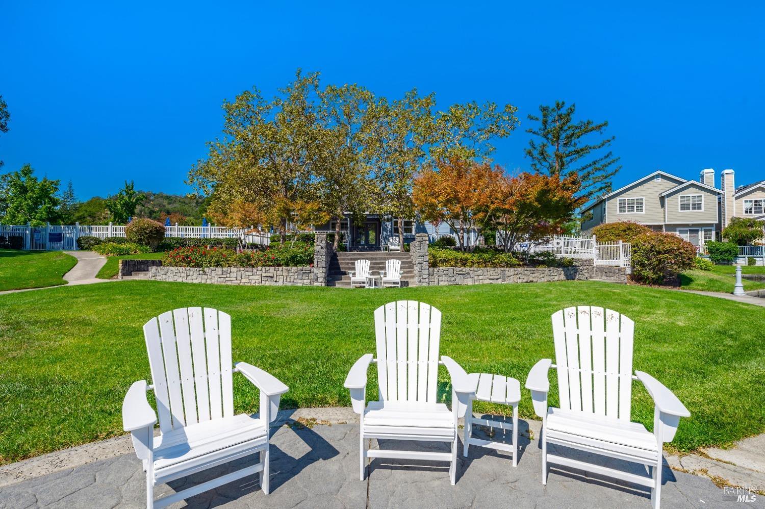 13 Waterside Cir