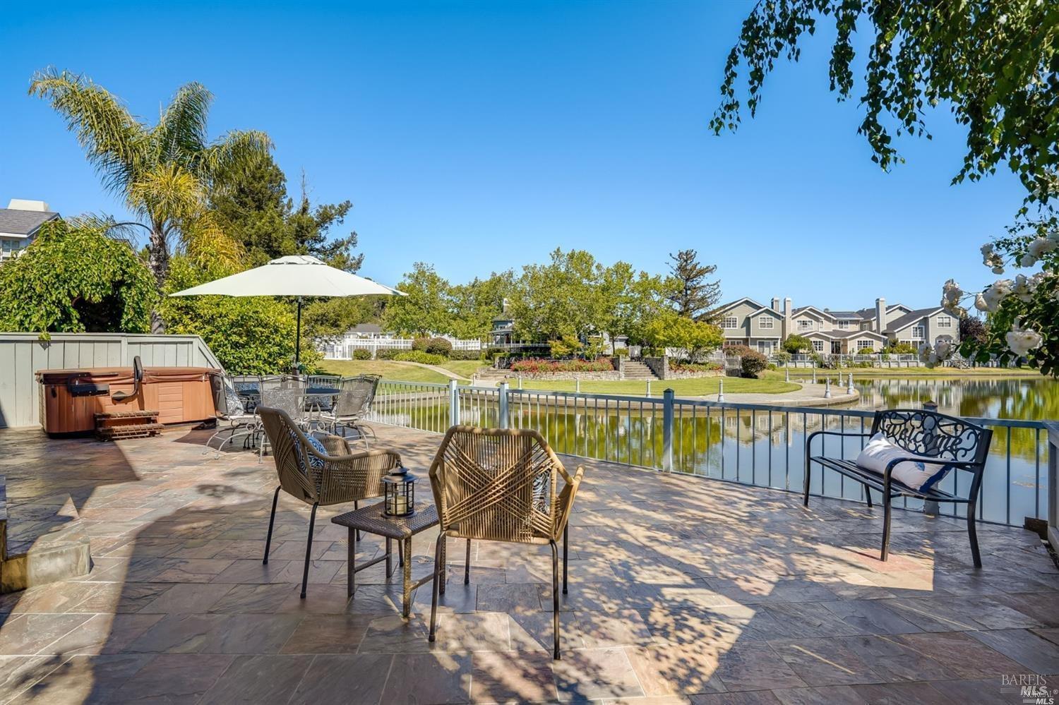 13 Waterside Cir