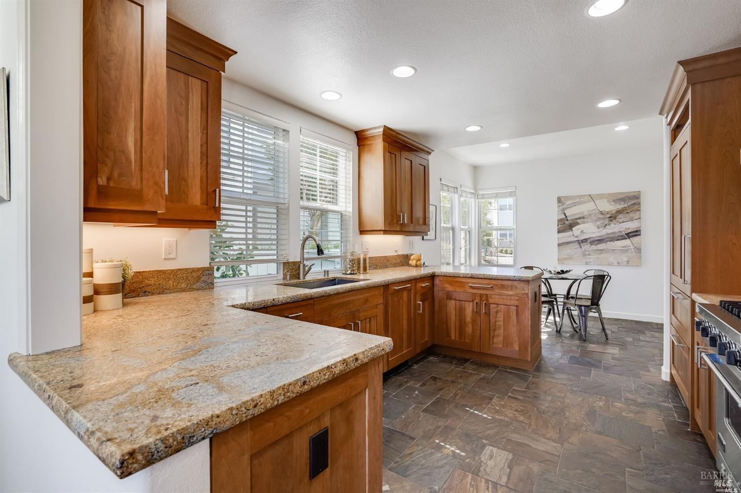 13 Waterside Cir