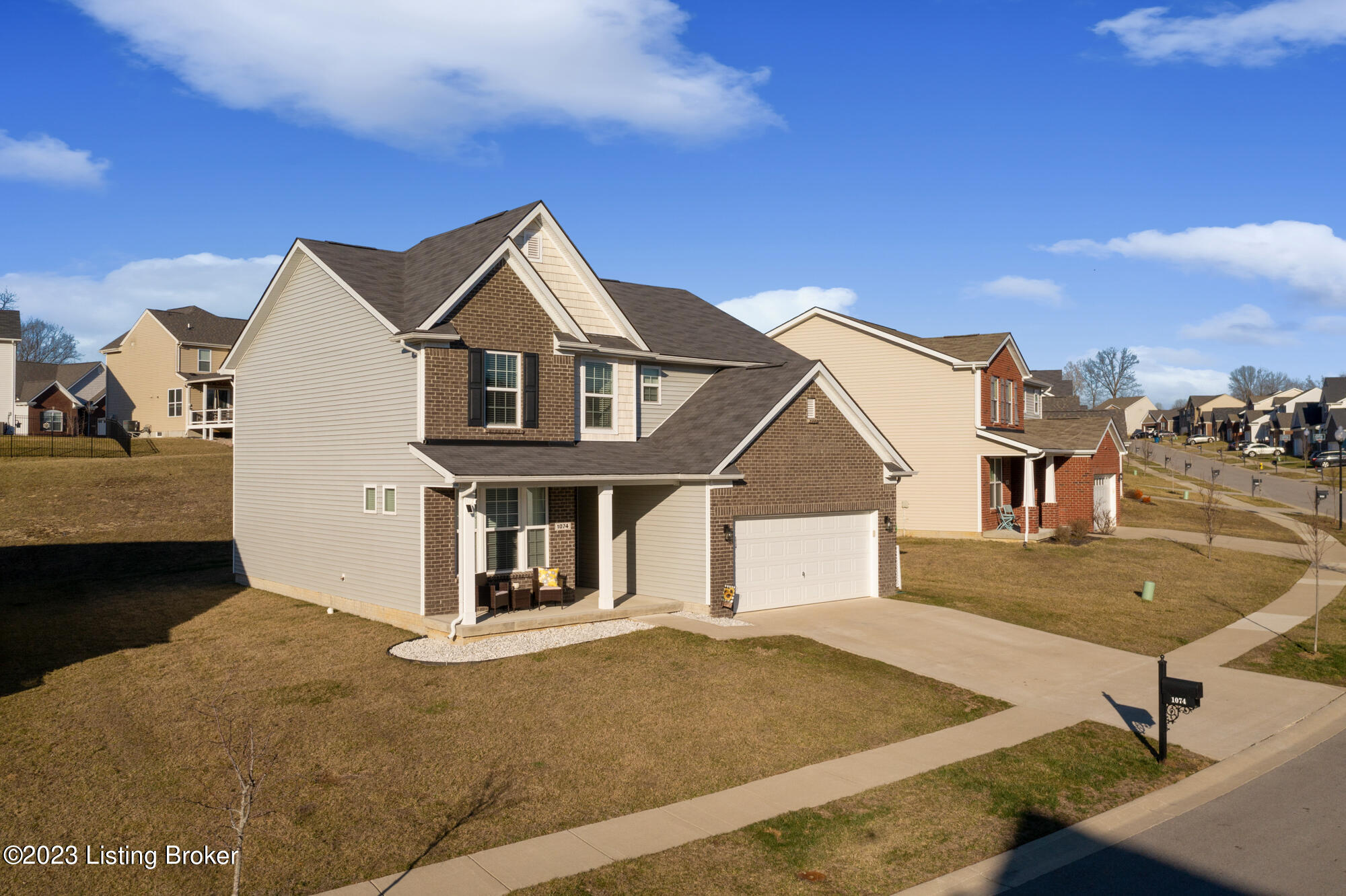 1074 Autumn Crest Ln