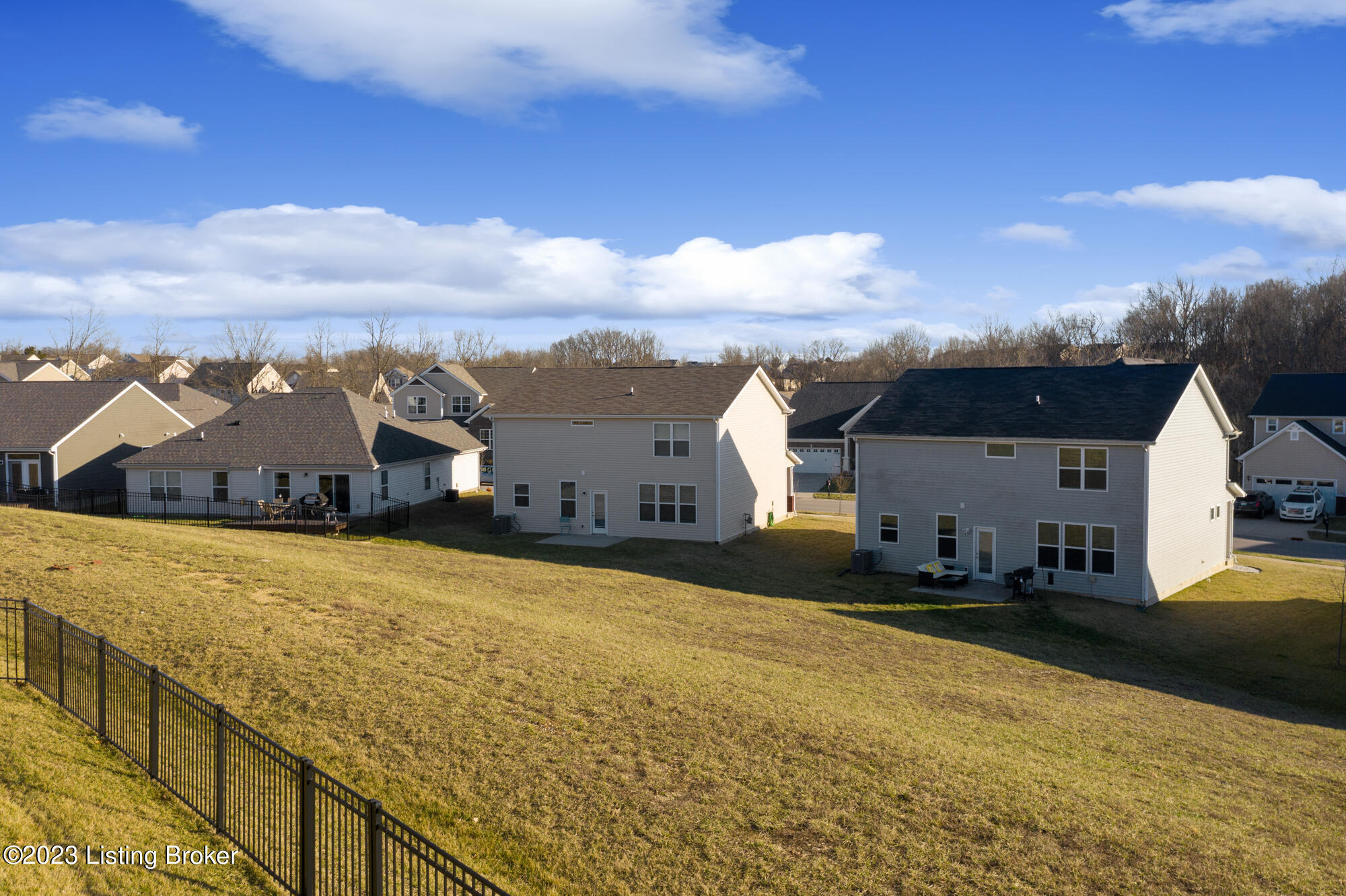 1074 Autumn Crest Ln