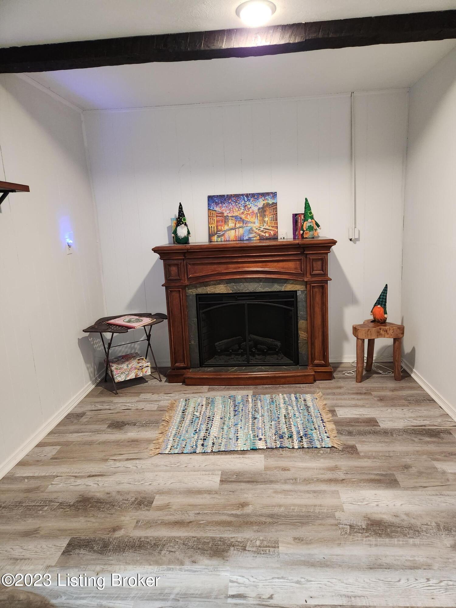 5114 Fairwood Ln