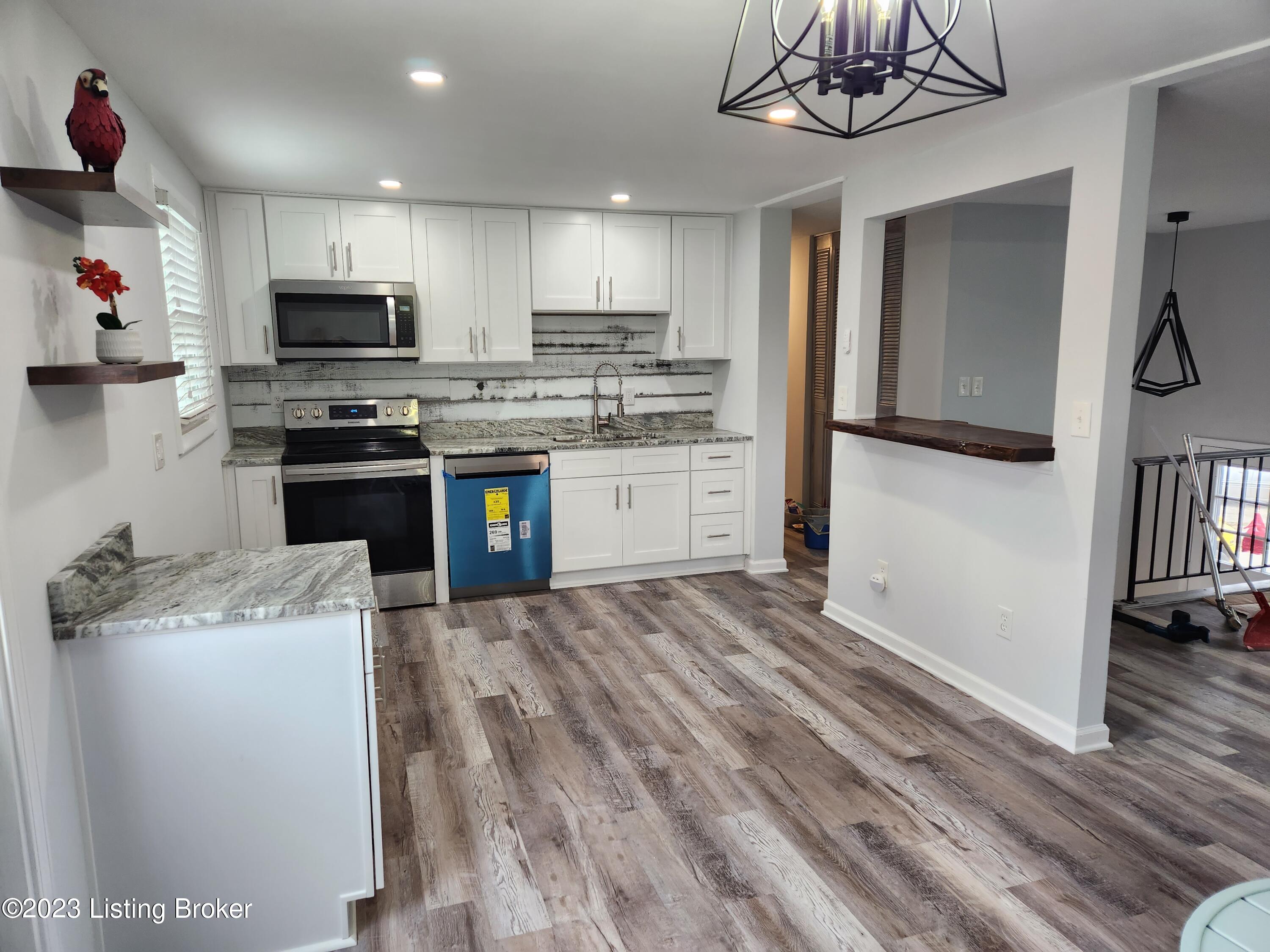 5114 Fairwood Ln