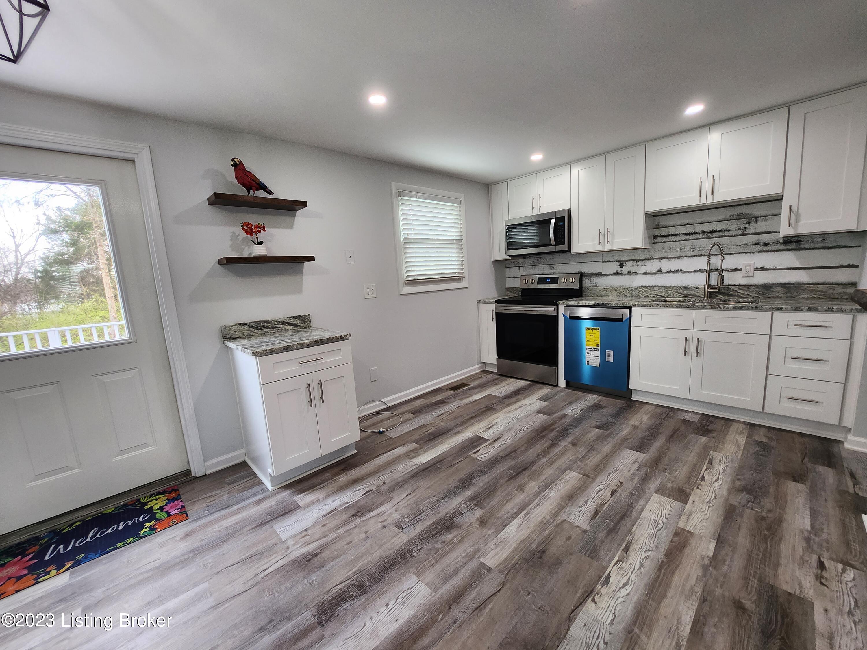 5114 Fairwood Ln