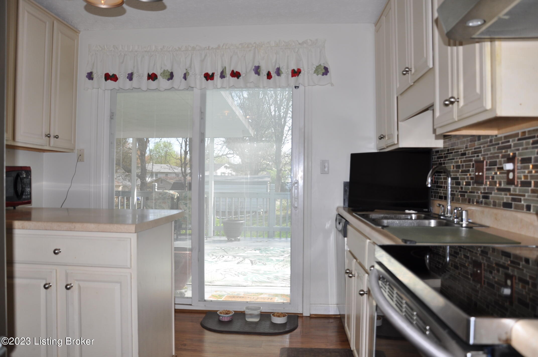 4805 Lunenburg Dr