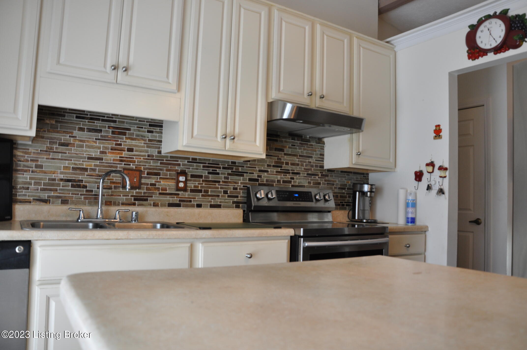 4805 Lunenburg Dr