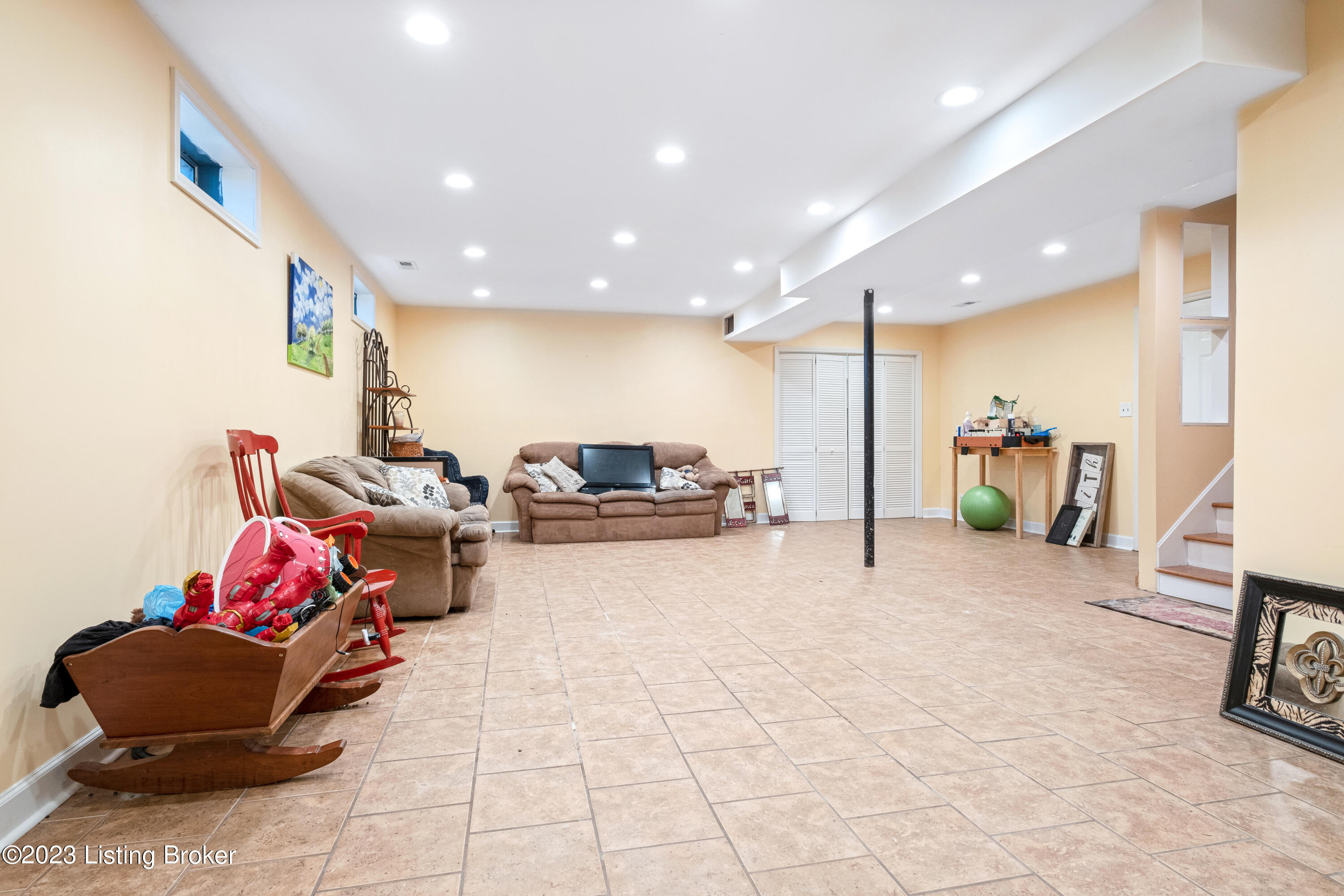 1318 Nightingale Ln