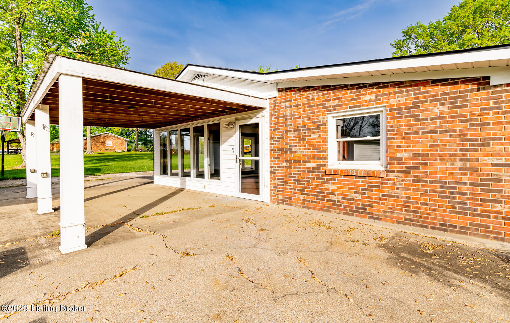 5081 E Highway 44 East