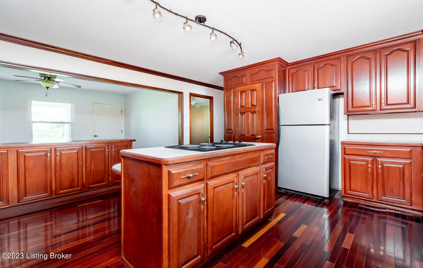 5081 E Highway 44 East