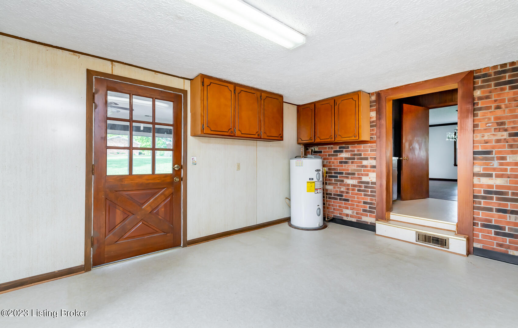 5081 E Highway 44 East