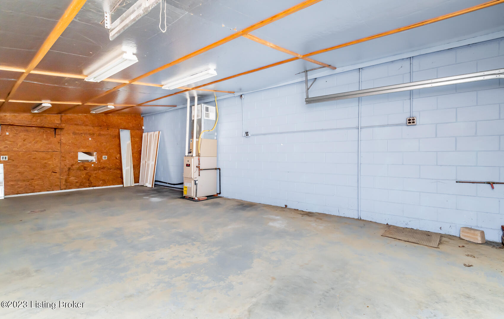 5081 E Highway 44 East