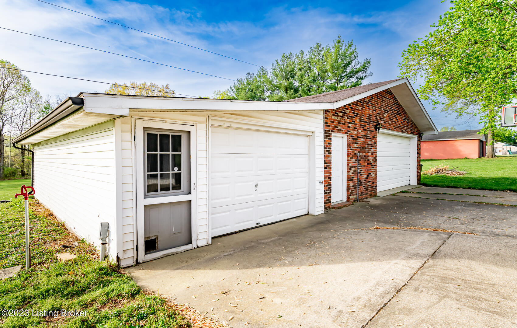 5081 E Highway 44 East