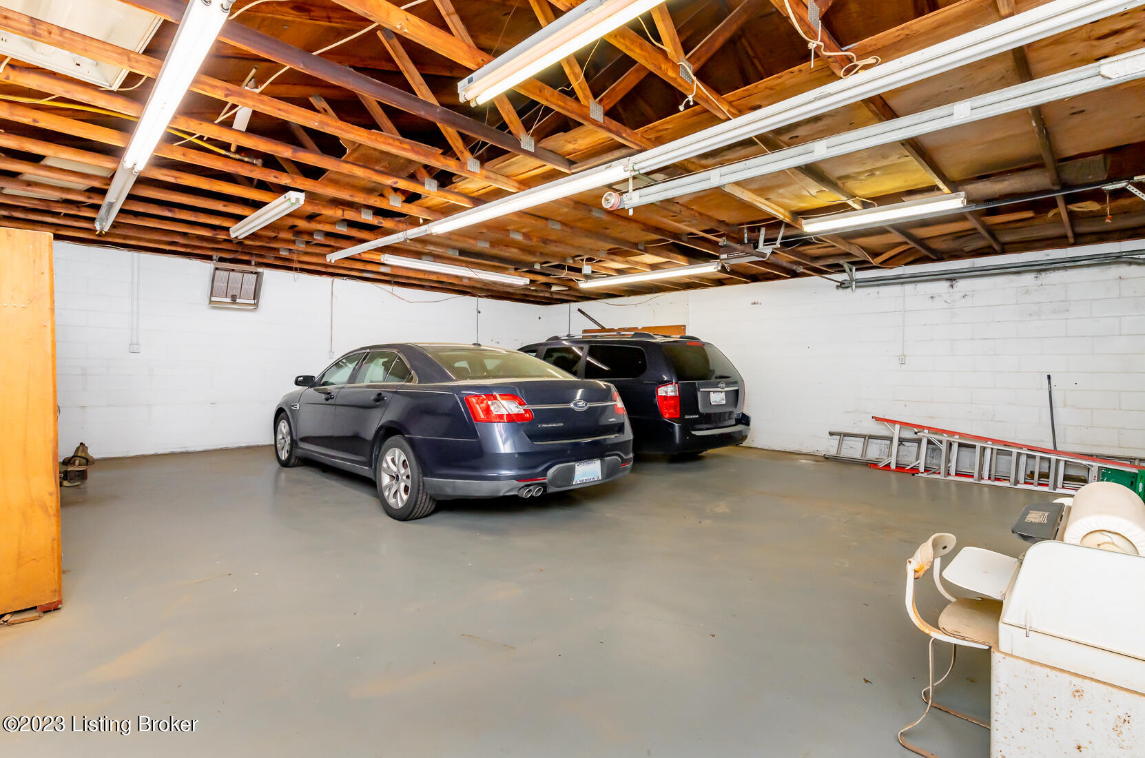 5081 E Highway 44 East
