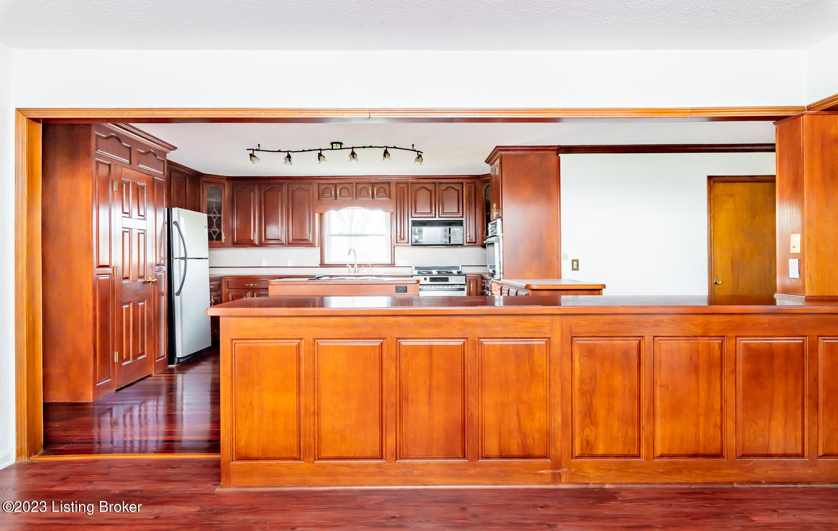 5081 E Highway 44 East