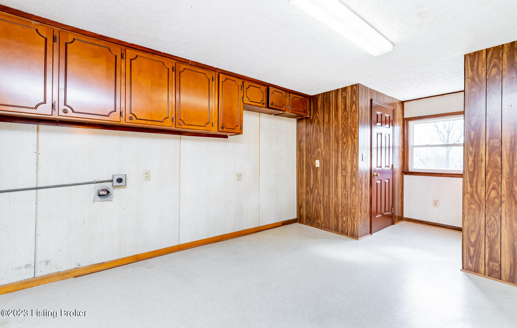 5081 E Highway 44 East