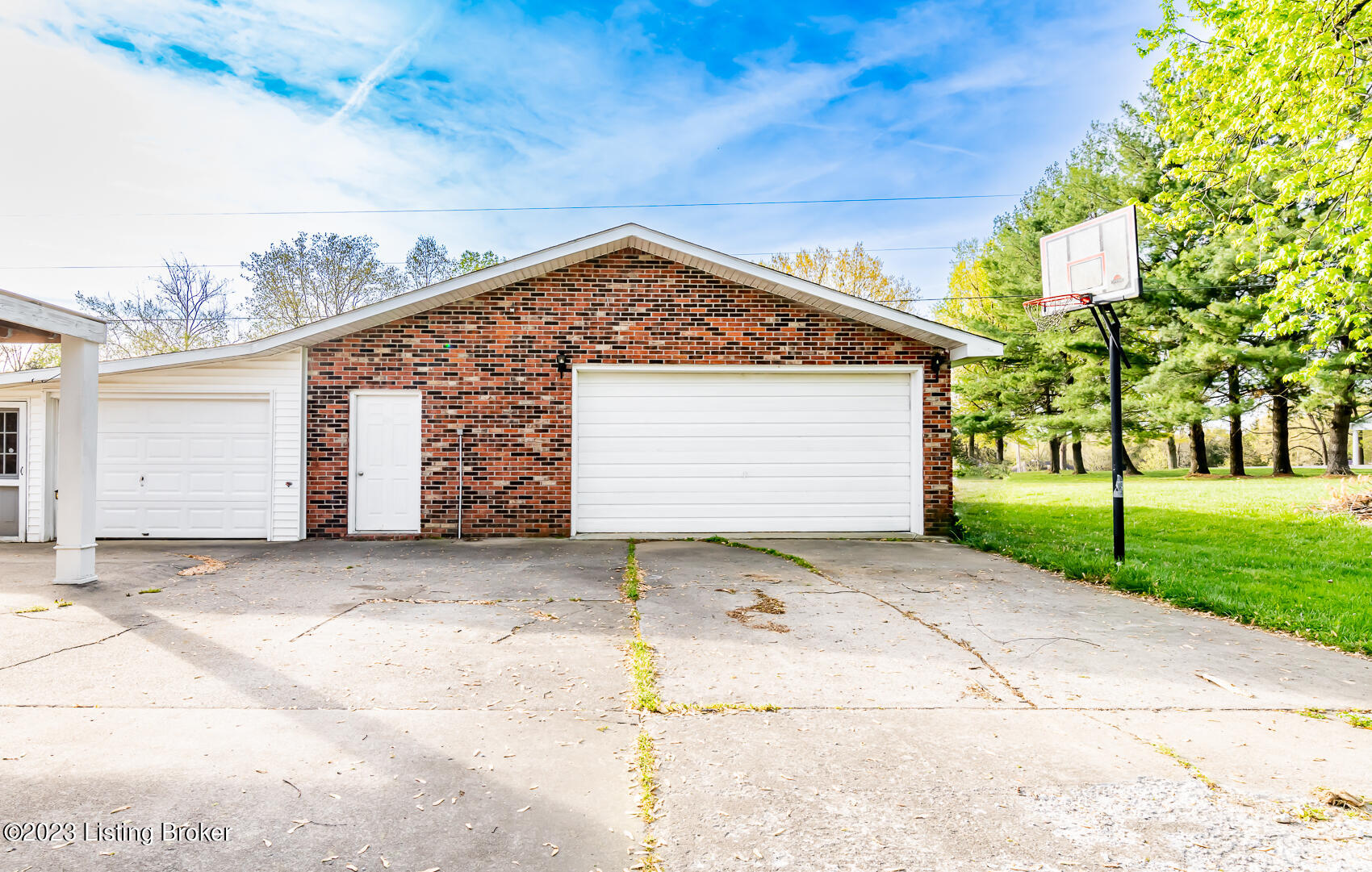 5081 E Highway 44 East