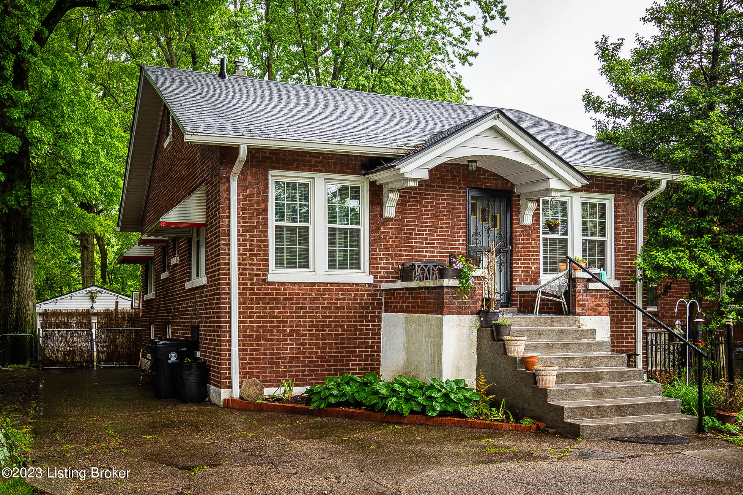 708 W Woodlawn Ave