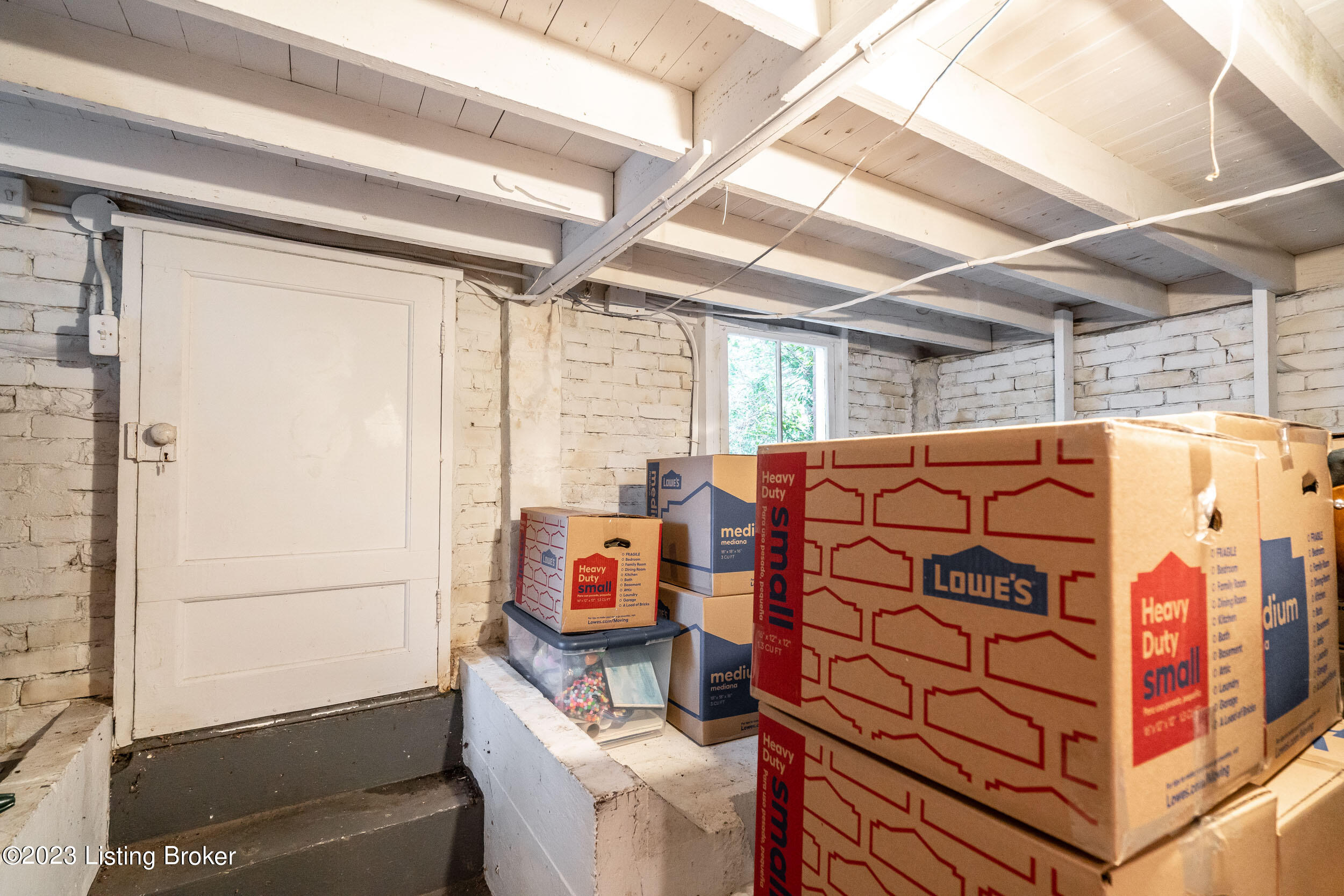 708 W Woodlawn Ave