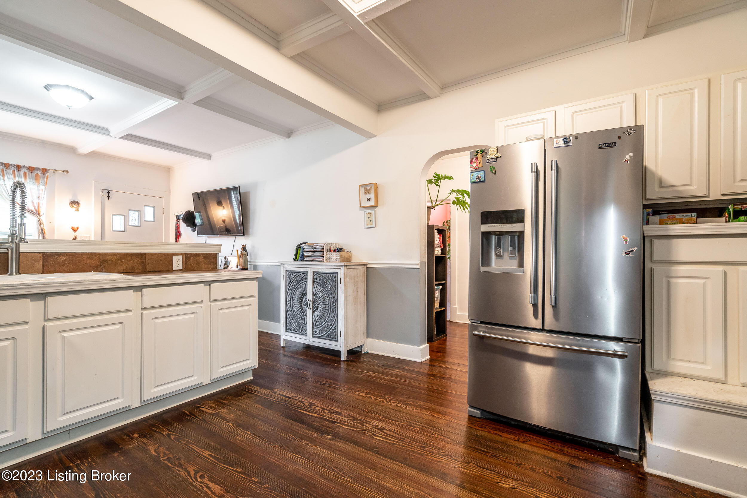 708 W Woodlawn Ave