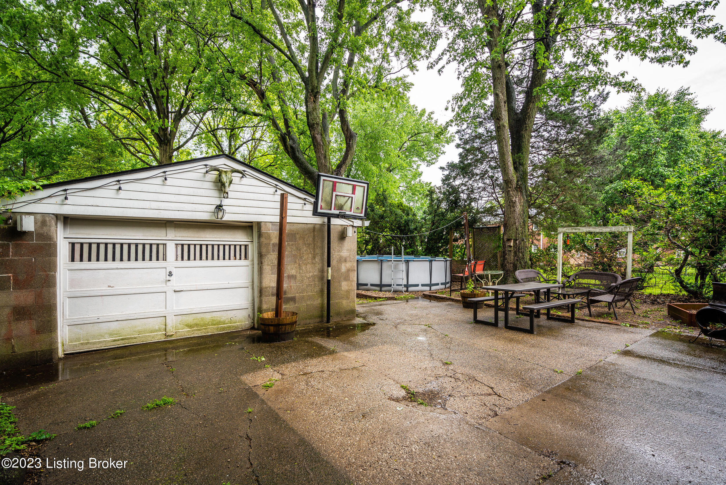 708 W Woodlawn Ave
