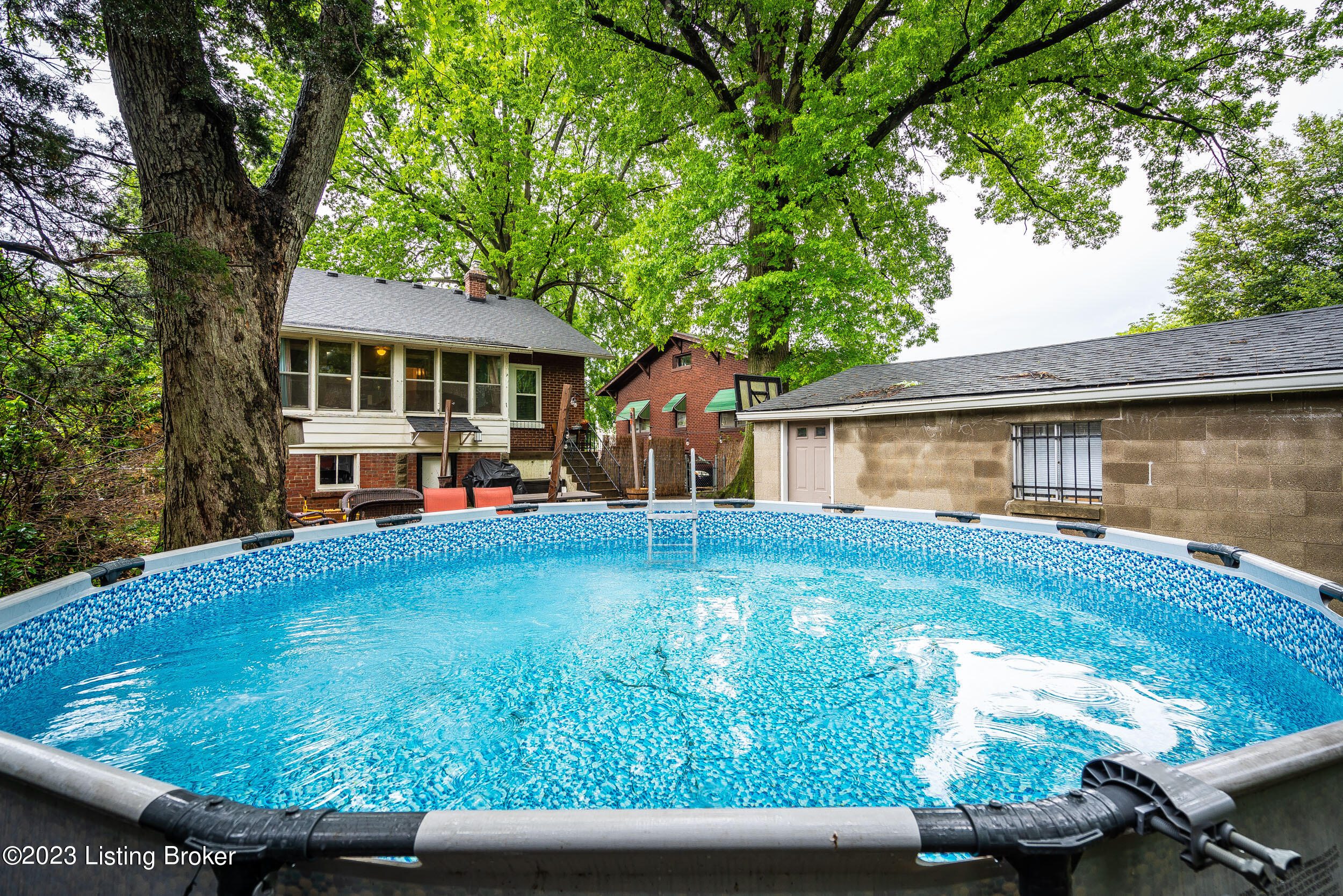 708 W Woodlawn Ave