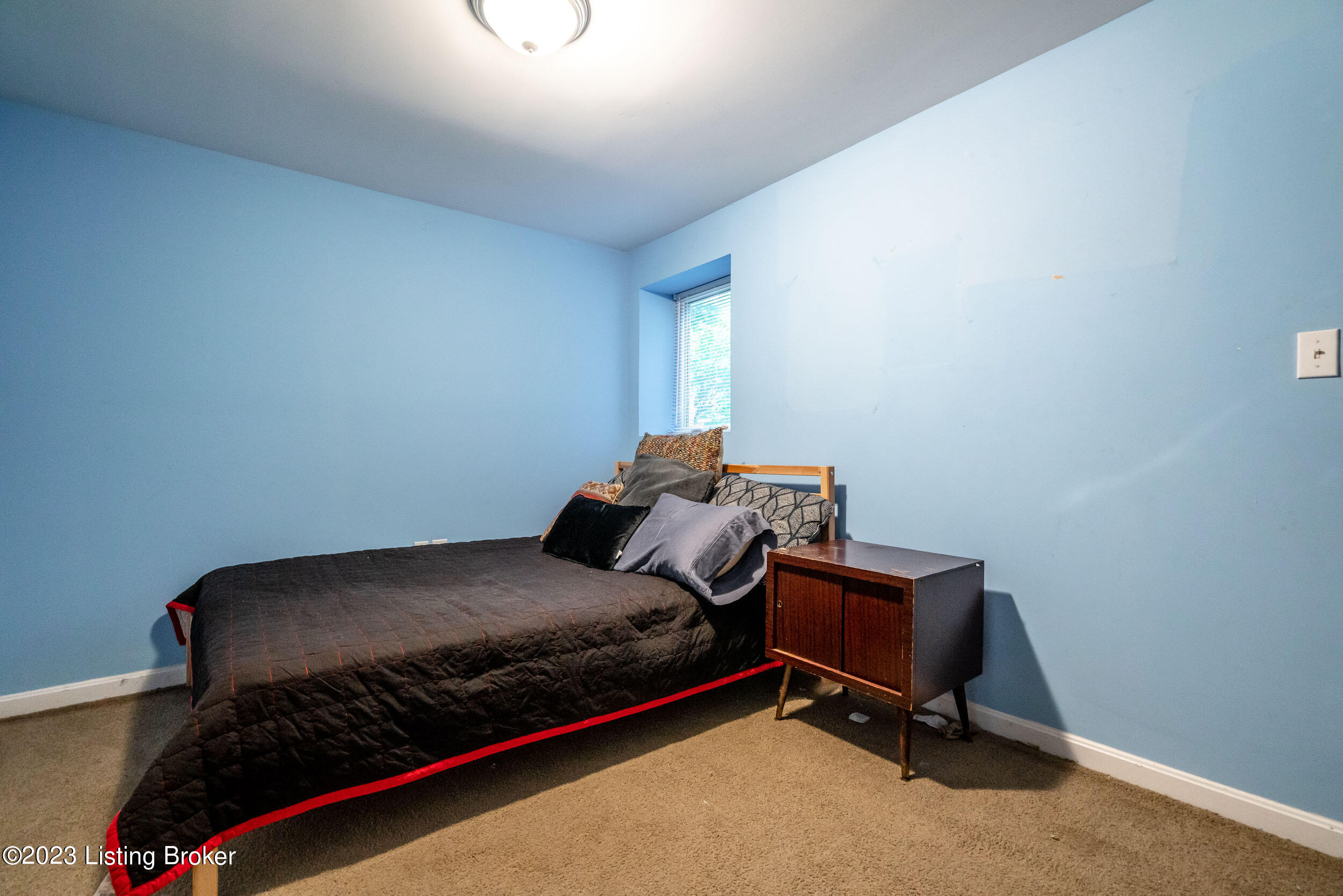 708 W Woodlawn Ave