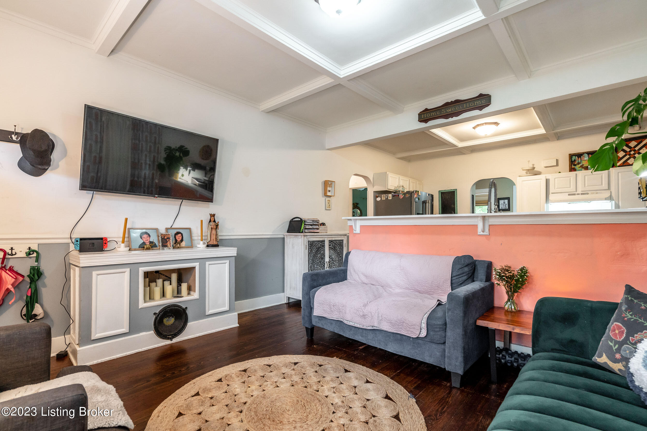 708 W Woodlawn Ave