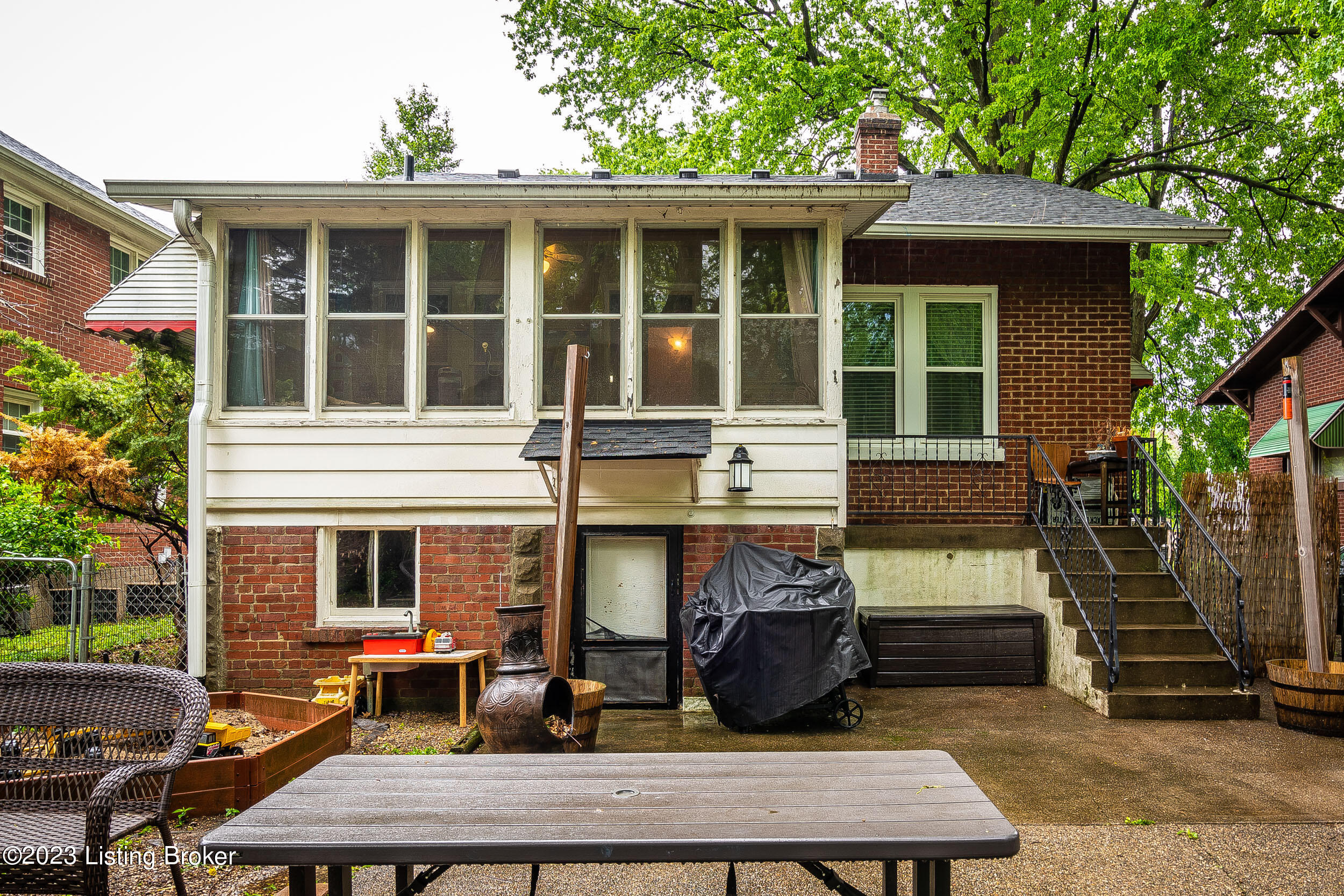 708 W Woodlawn Ave