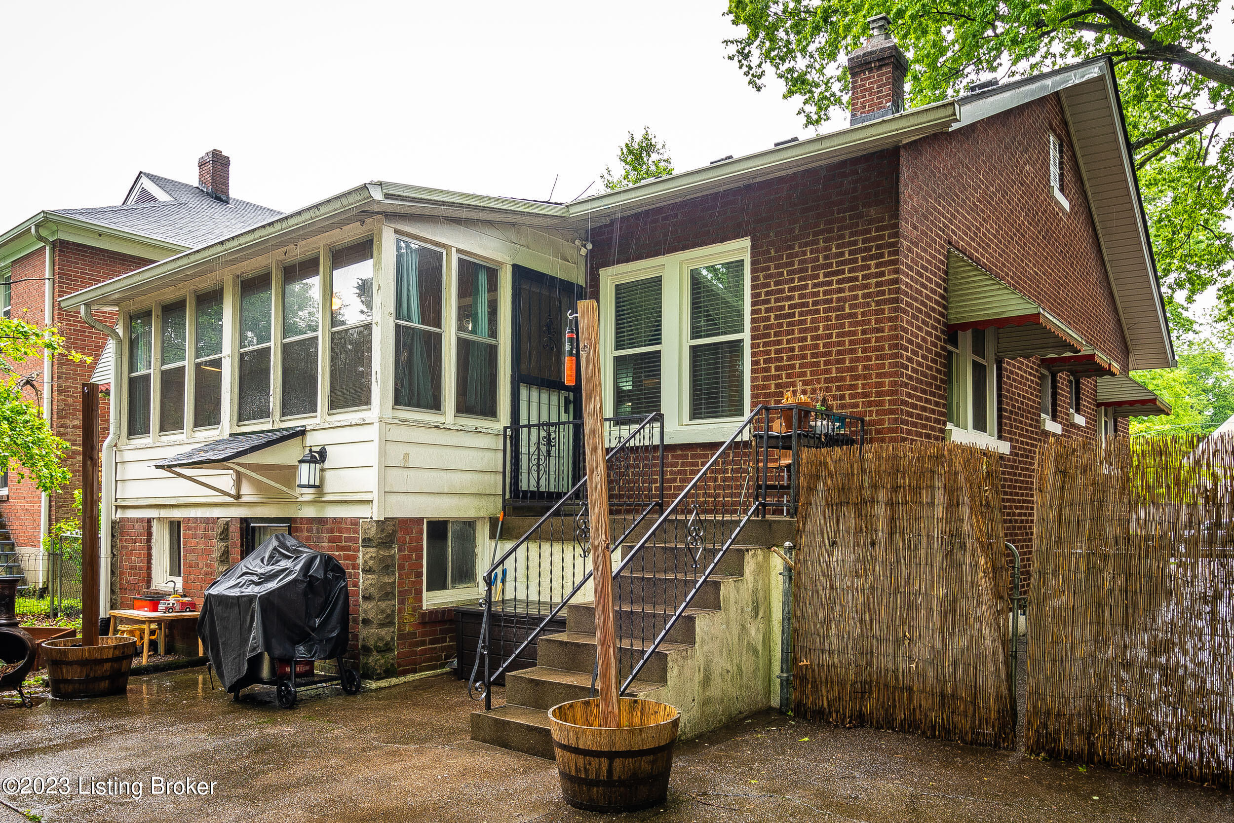 708 W Woodlawn Ave