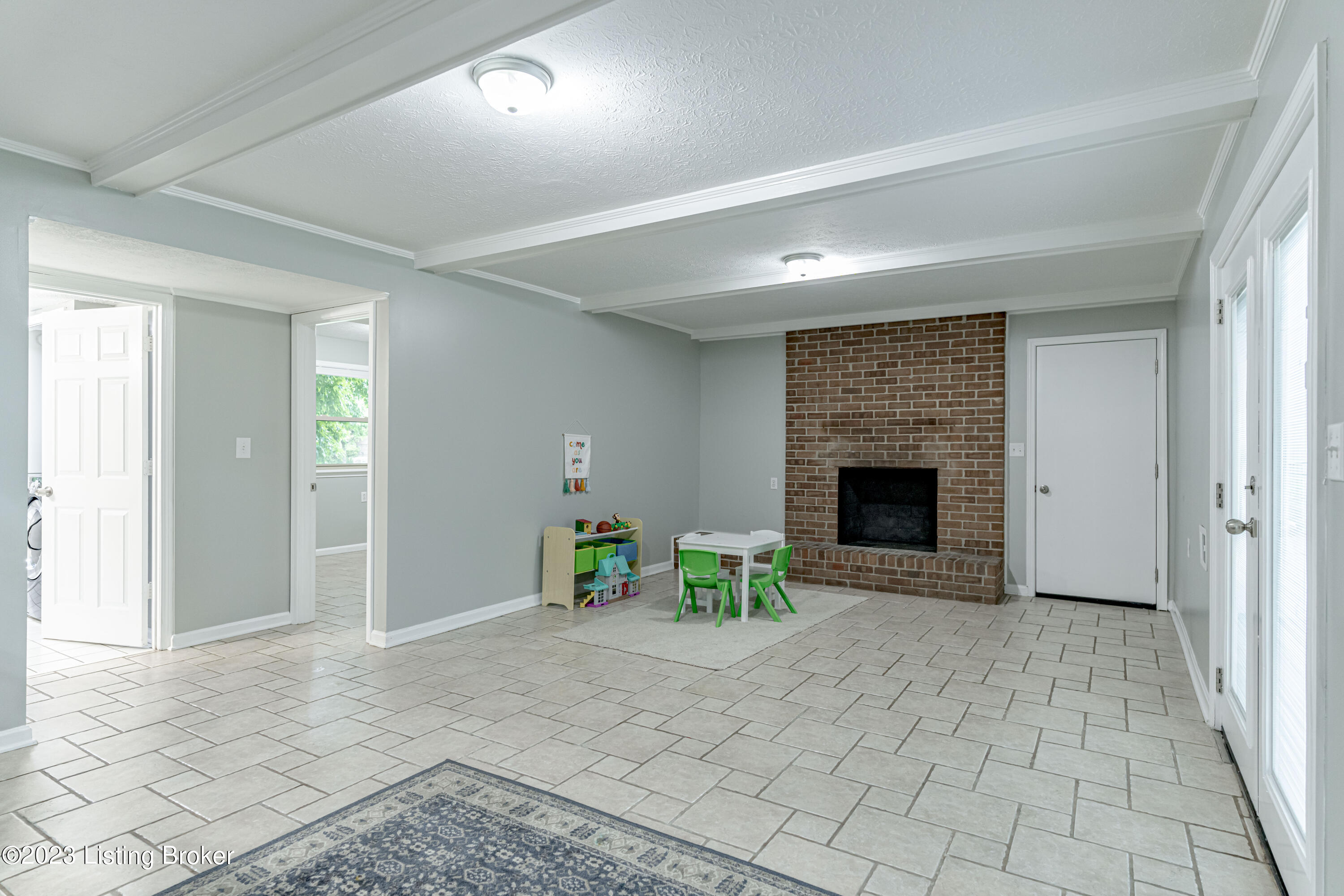 1228 Holsworth Ln