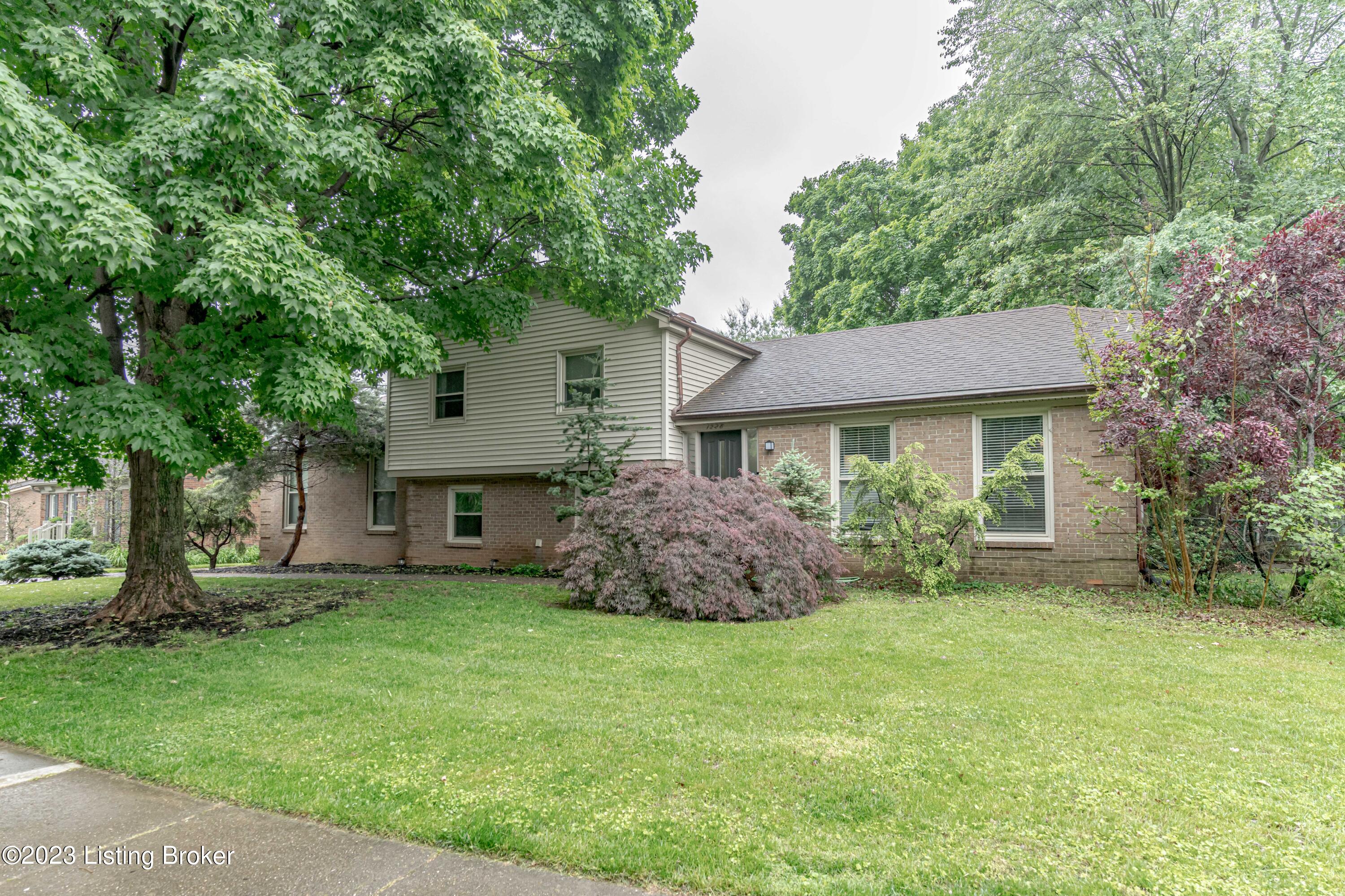 1228 Holsworth Ln