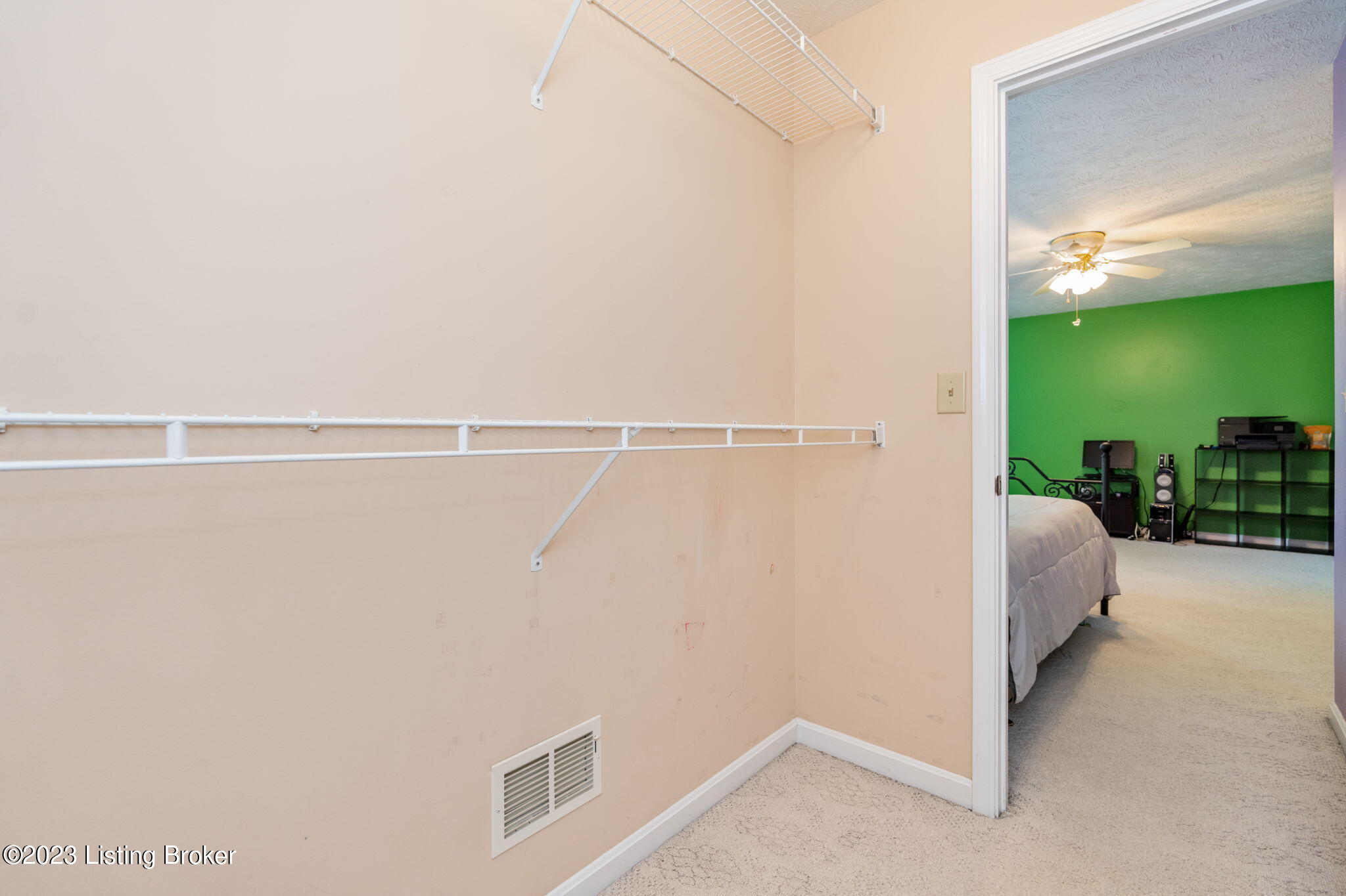 4827 Oak Pointe Dr