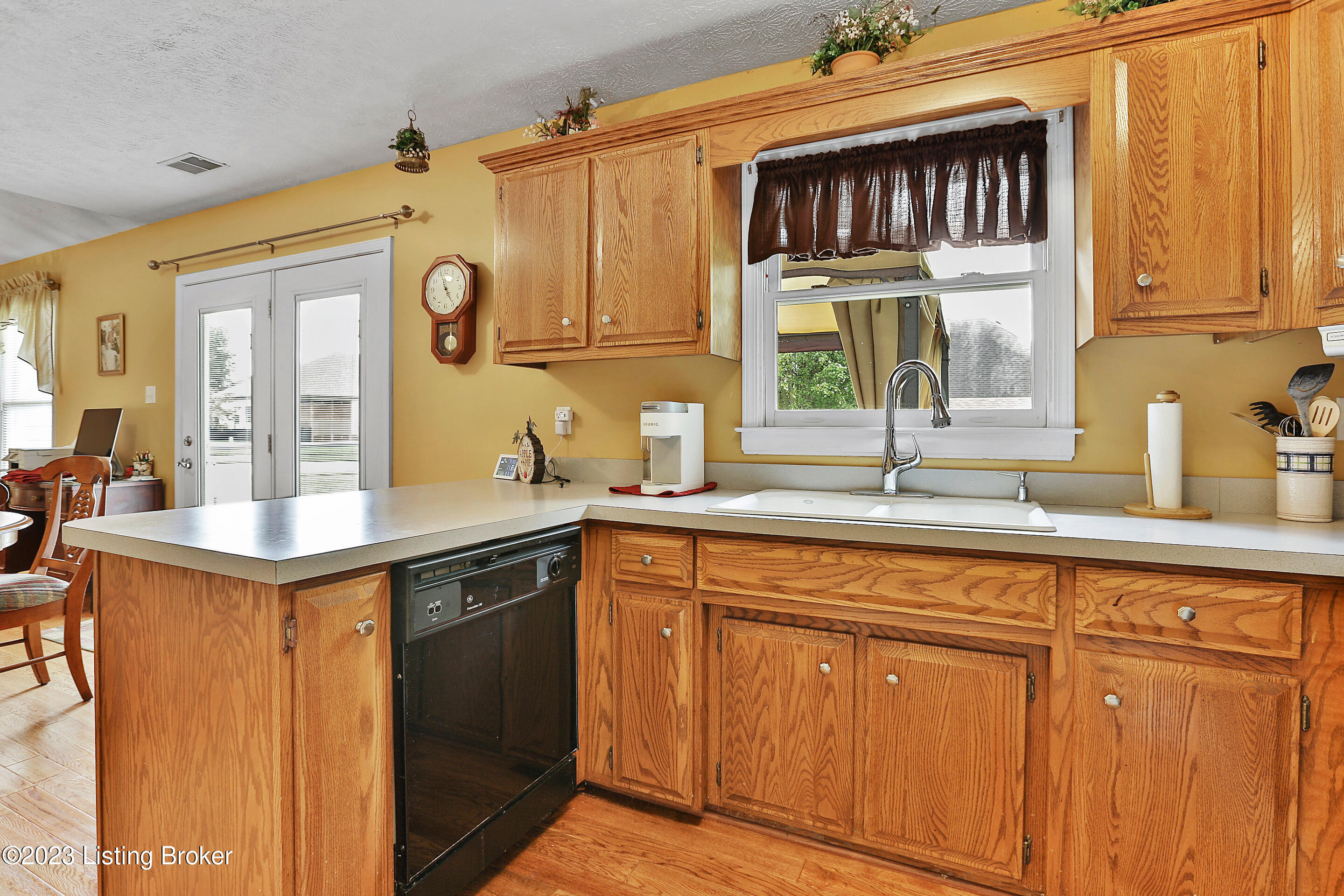 2327 Eagle Pass