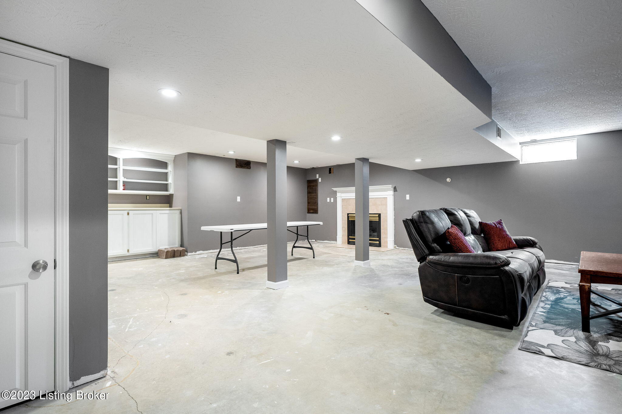 4900 Centerfield Ct